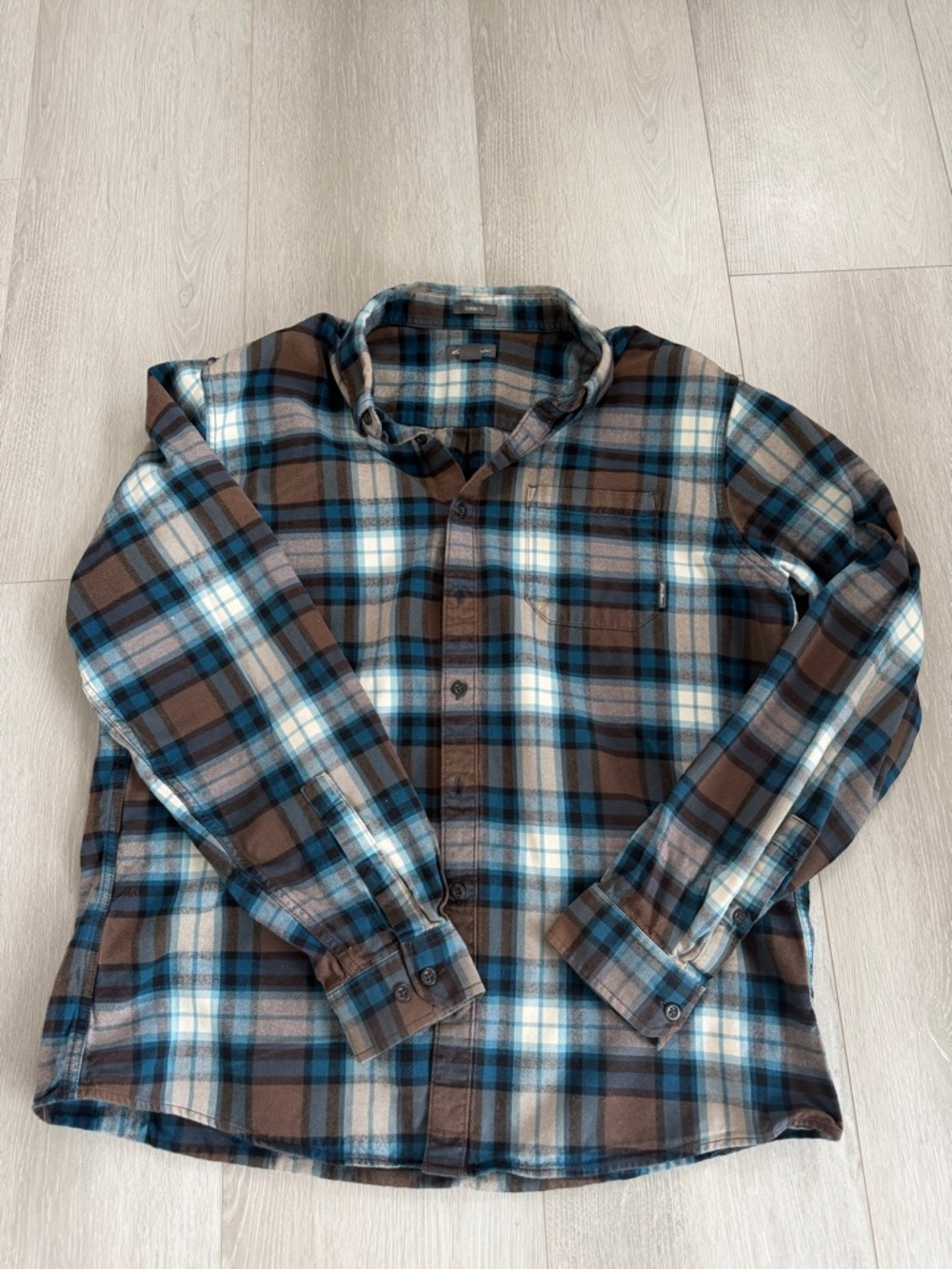 EDDIE BAUER BUTTON Sz XL DOWN COLLARED VERY LIGHT FLANNEL FEEL MEN PLAID SHIRT